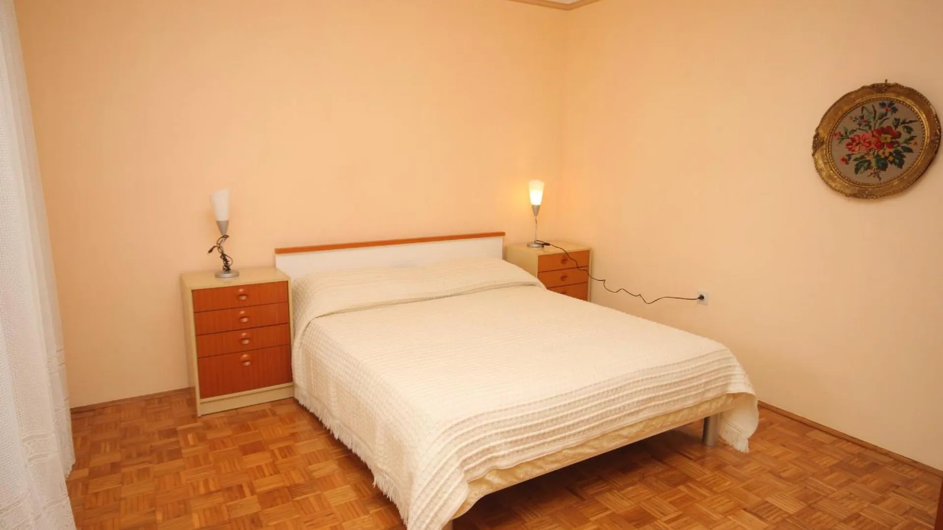 Apartments With A Parking Space Umag - 7060 0*,  Κροατία